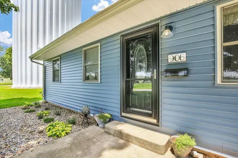 906 East Daggy Street Tuscola IL 61953