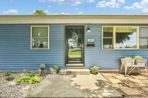 906 East Daggy Street Tuscola IL 61953