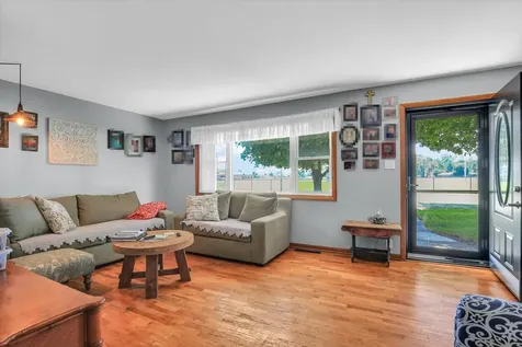 906 East Daggy Street Tuscola IL 61953