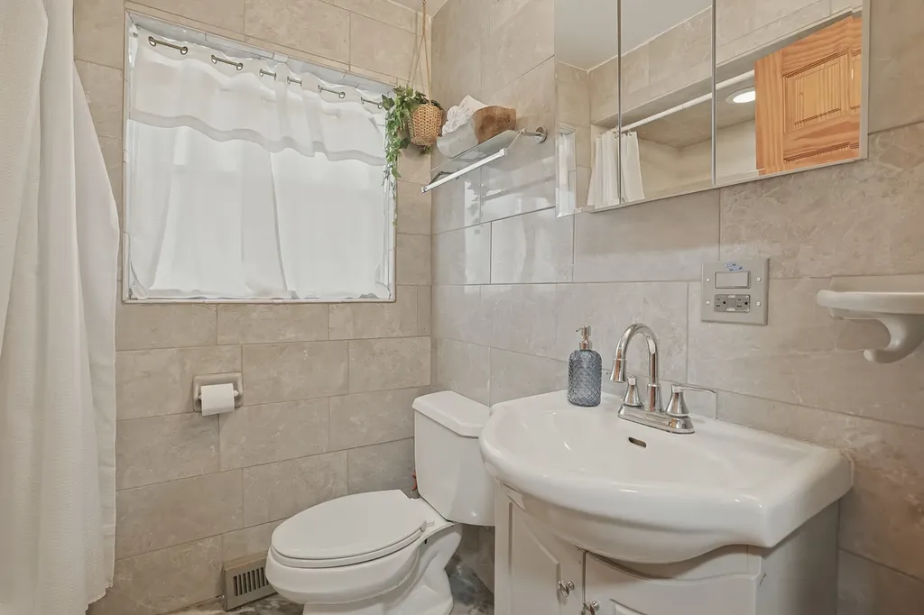 11157 South Spaulding Avenue Chicago IL 60655