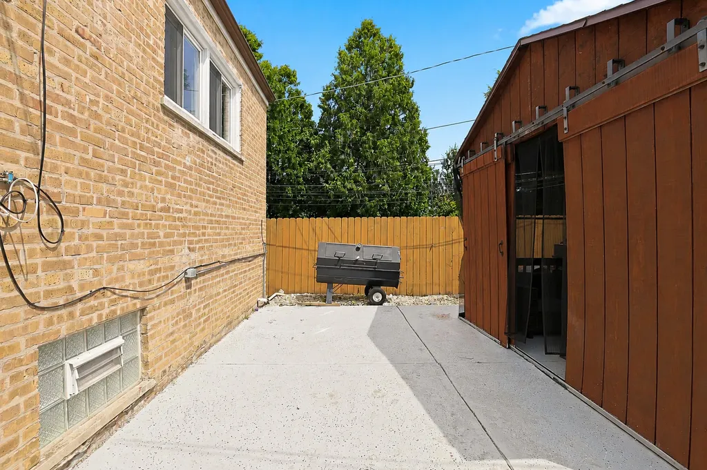 11157 South Spaulding Avenue Chicago IL 60655