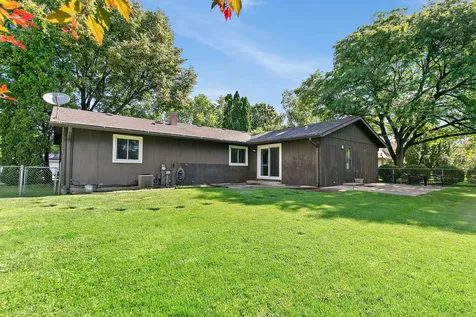85 Sherbon Lane Crystal Lake IL 60014