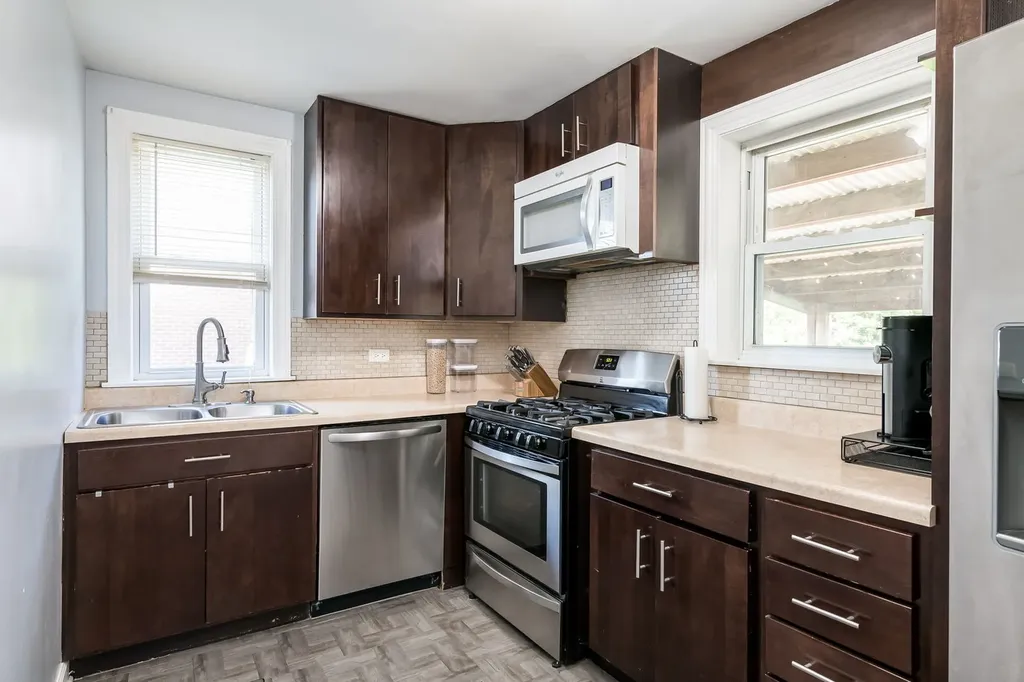 389 South West Avenue Elmhurst IL 60126