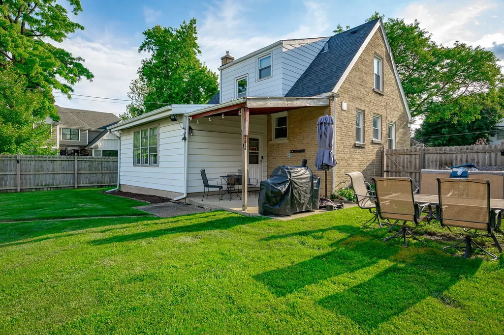 389 South West Avenue Elmhurst IL 60126