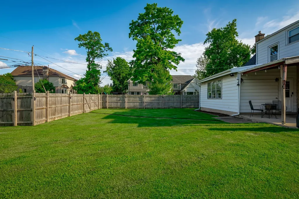 389 South West Avenue Elmhurst IL 60126