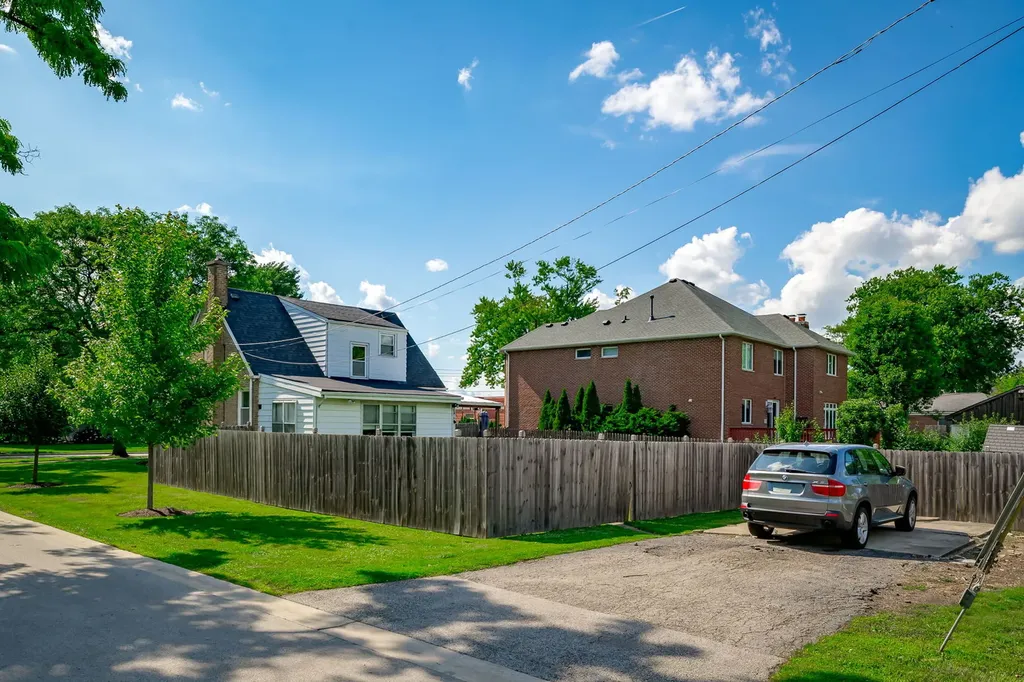 389 South West Avenue Elmhurst IL 60126