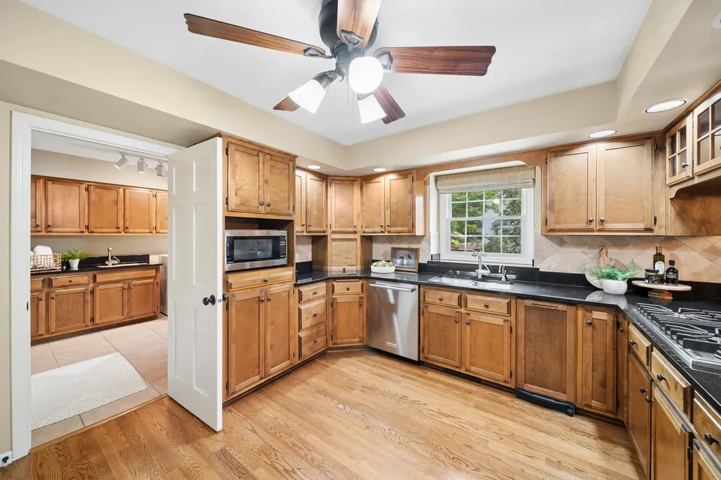510 Cloverleaf Court Naperville IL 60565