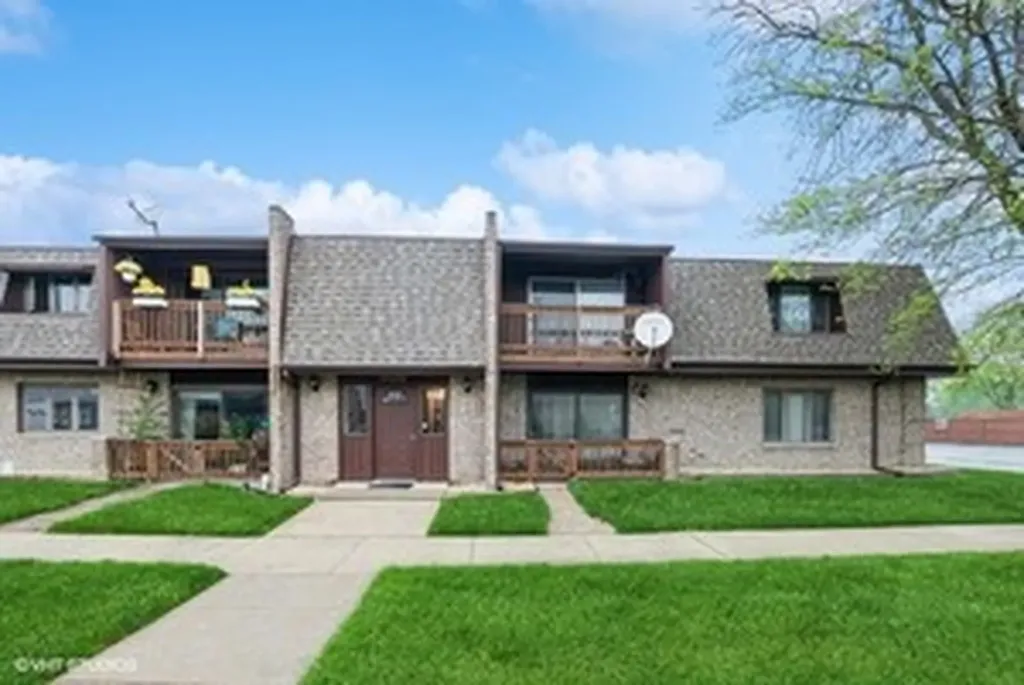 9147 South Roberts Road Hickory Hills IL 60457