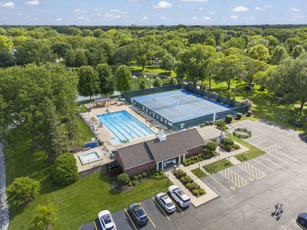 817 Heatherton Drive Naperville IL 60563