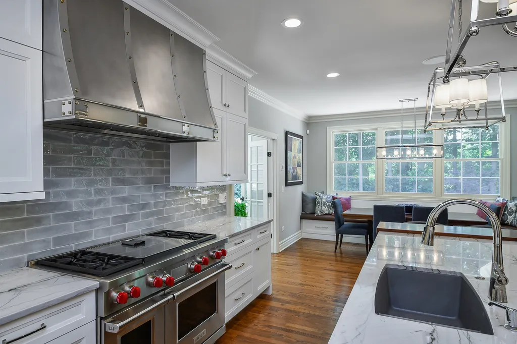 817 Heatherton Drive Naperville IL 60563