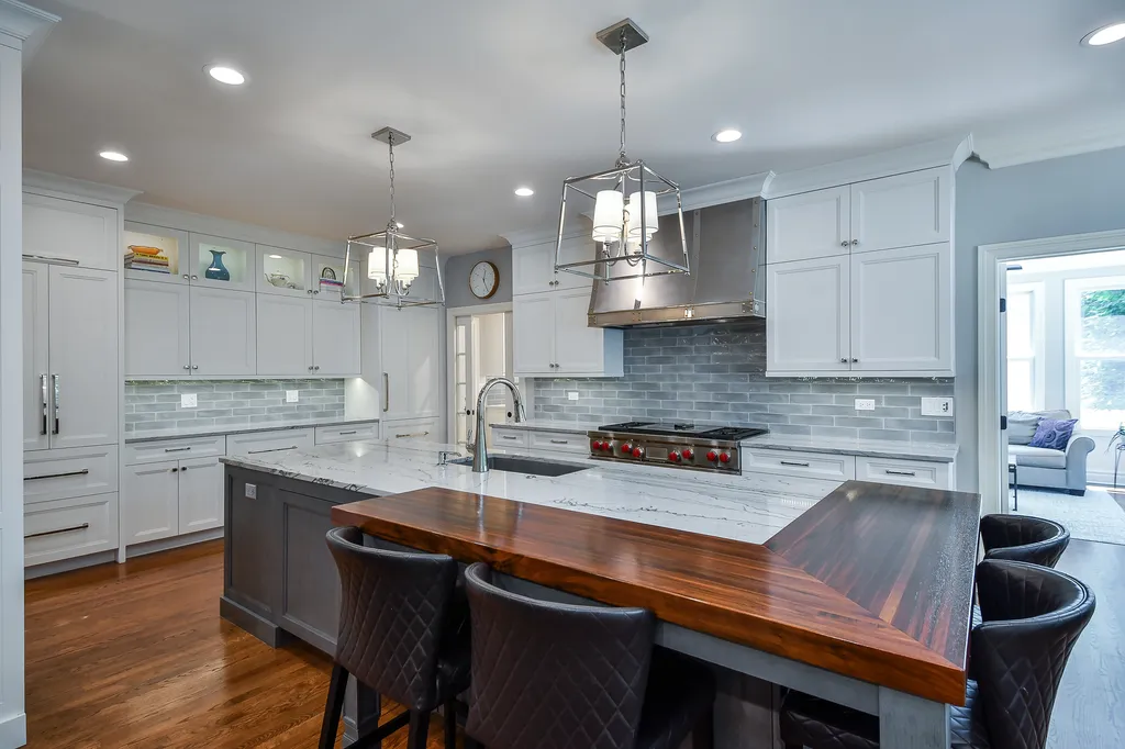 817 Heatherton Drive Naperville IL 60563