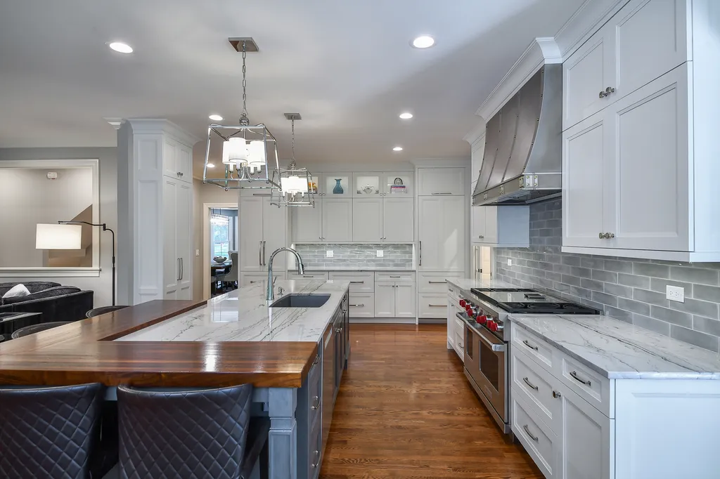 817 Heatherton Drive Naperville IL 60563