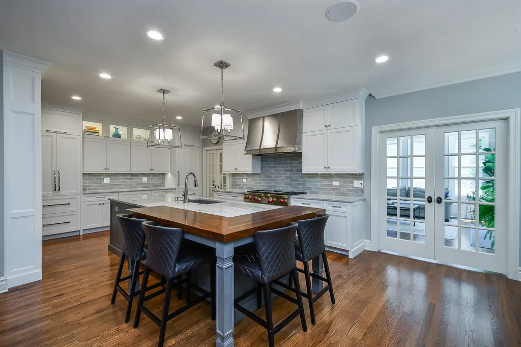 817 Heatherton Drive Naperville IL 60563