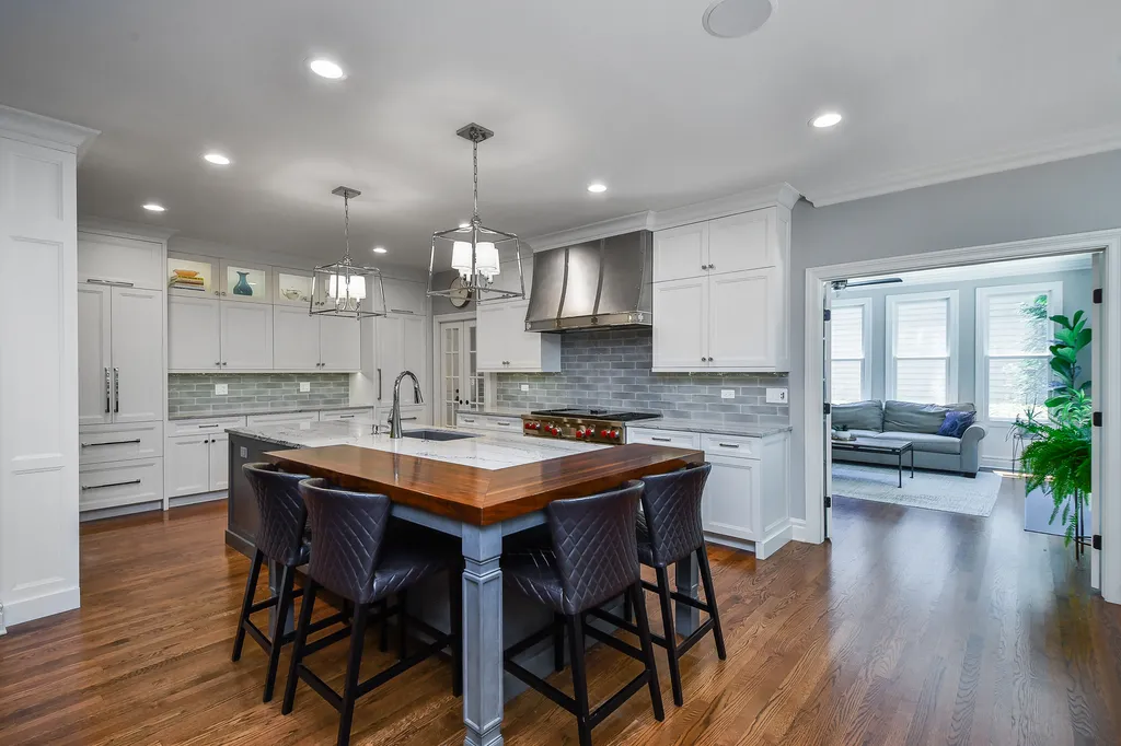 817 Heatherton Drive Naperville IL 60563
