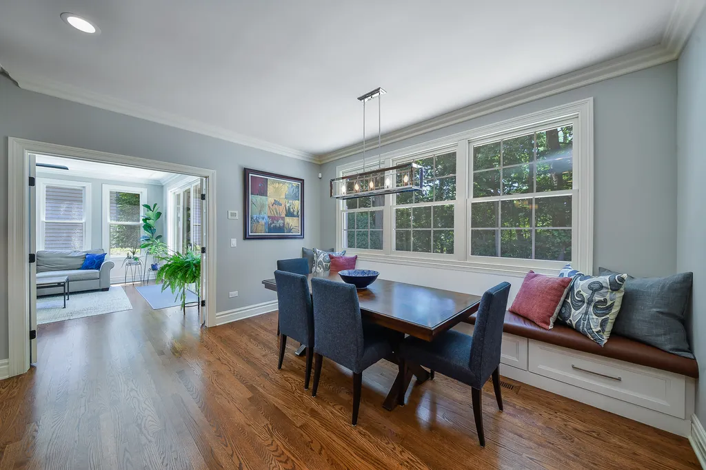 817 Heatherton Drive Naperville IL 60563