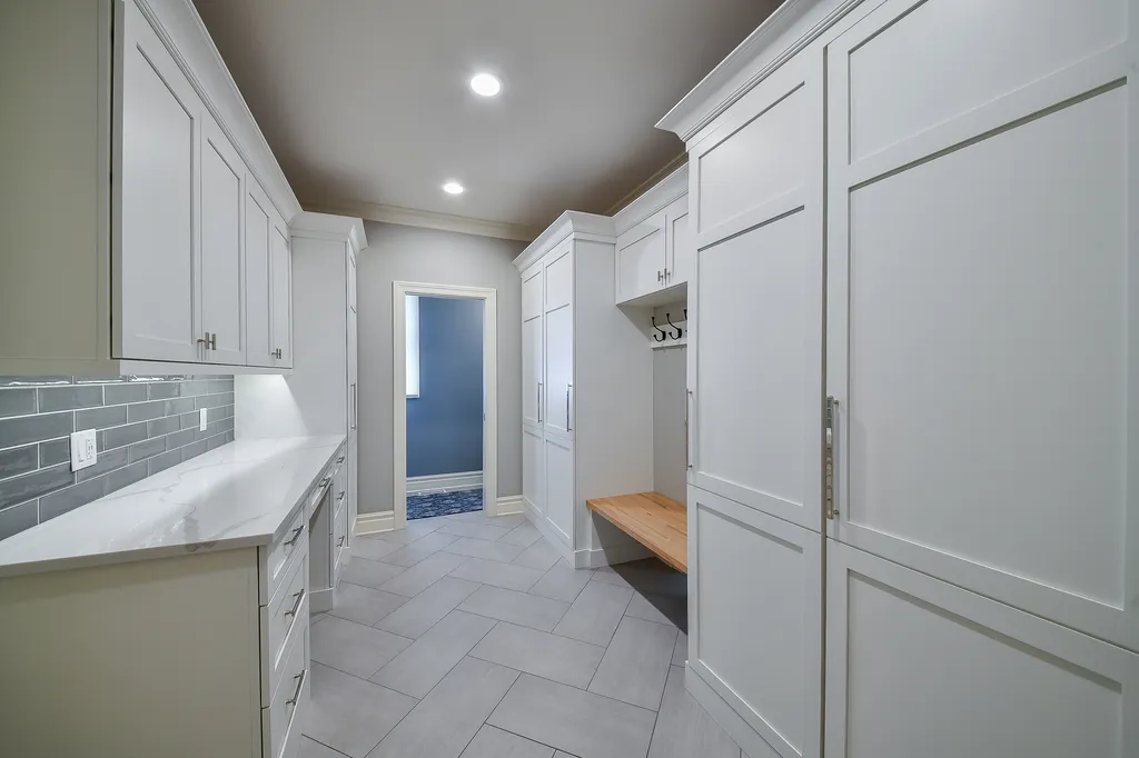 817 Heatherton Drive Naperville IL 60563