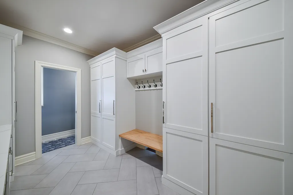 817 Heatherton Drive Naperville IL 60563