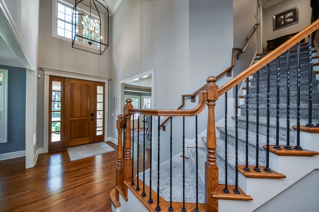 817 Heatherton Drive Naperville IL 60563