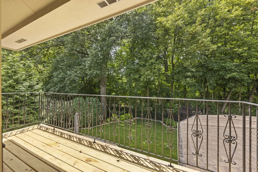 817 Heatherton Drive Naperville IL 60563