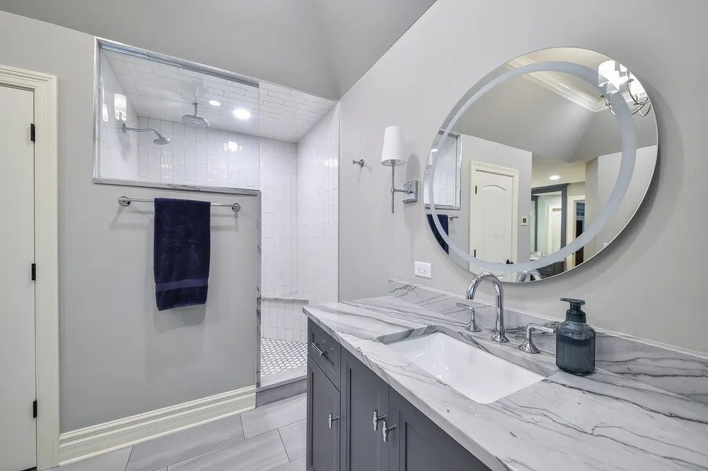 817 Heatherton Drive Naperville IL 60563