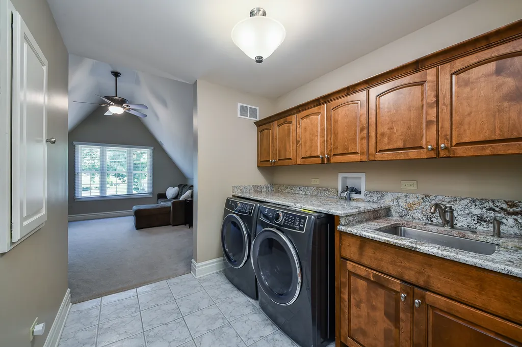 817 Heatherton Drive Naperville IL 60563
