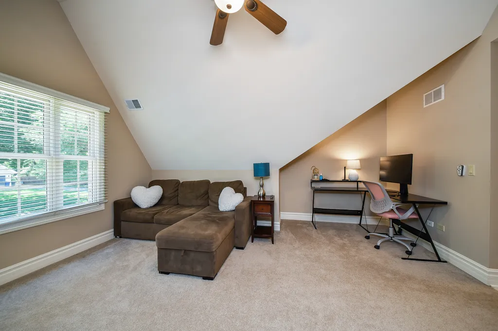 817 Heatherton Drive Naperville IL 60563