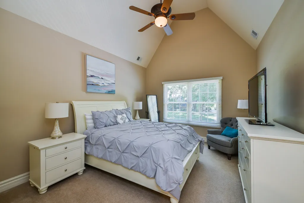 817 Heatherton Drive Naperville IL 60563