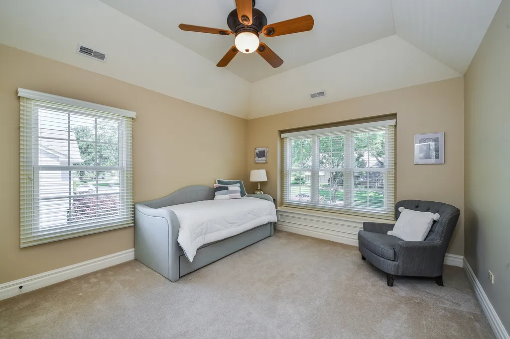 817 Heatherton Drive Naperville IL 60563