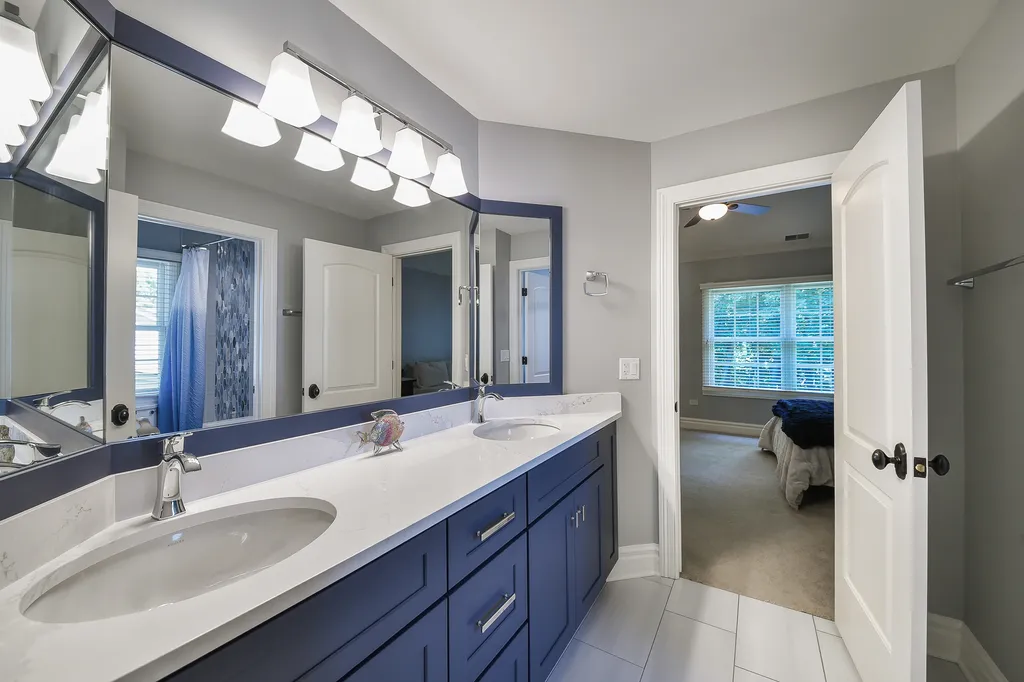 817 Heatherton Drive Naperville IL 60563