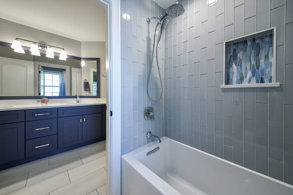 817 Heatherton Drive Naperville IL 60563