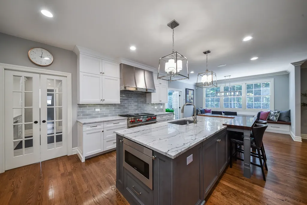 817 Heatherton Drive Naperville IL 60563