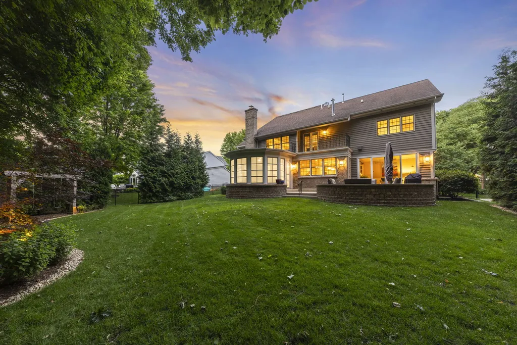 817 Heatherton Drive Naperville IL 60563
