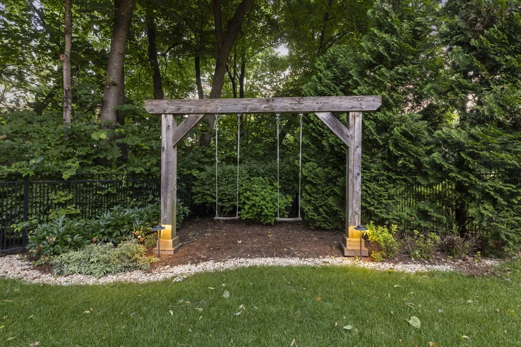 817 Heatherton Drive Naperville IL 60563
