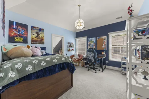 817 Heatherton Drive Naperville IL 60563