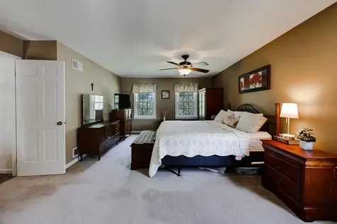 916 South Dymond Road Libertyville IL 60048