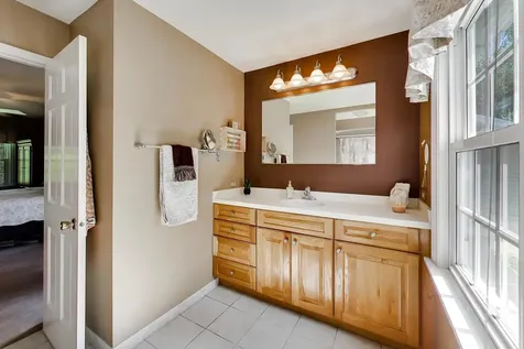 916 South Dymond Road Libertyville IL 60048