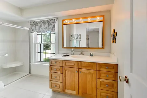 916 South Dymond Road Libertyville IL 60048