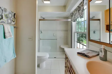 916 South Dymond Road Libertyville IL 60048