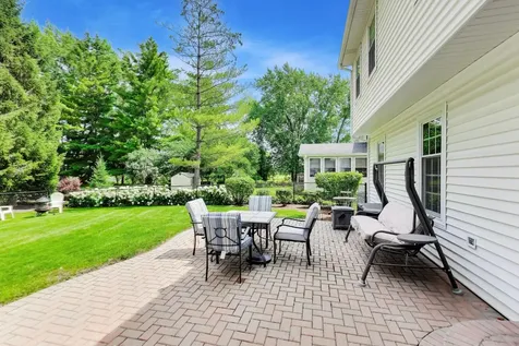 916 South Dymond Road Libertyville IL 60048
