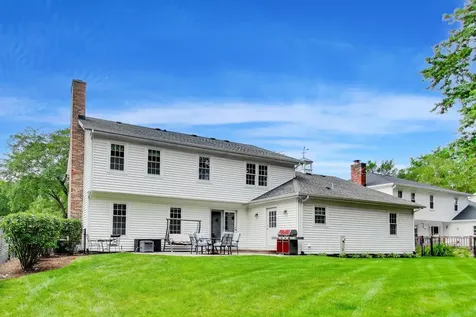 916 South Dymond Road Libertyville IL 60048