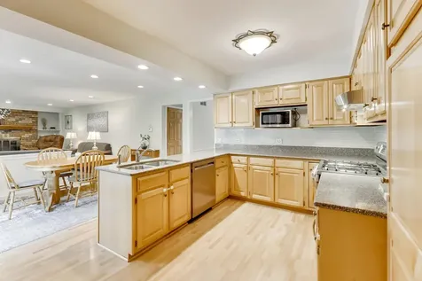 916 South Dymond Road Libertyville IL 60048