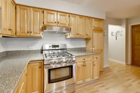 916 South Dymond Road Libertyville IL 60048