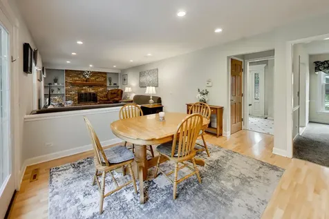 916 South Dymond Road Libertyville IL 60048