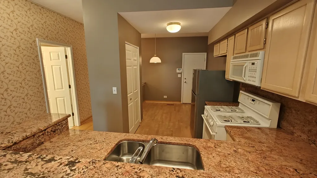 1052 Hinswood Drive Darien IL 60561
