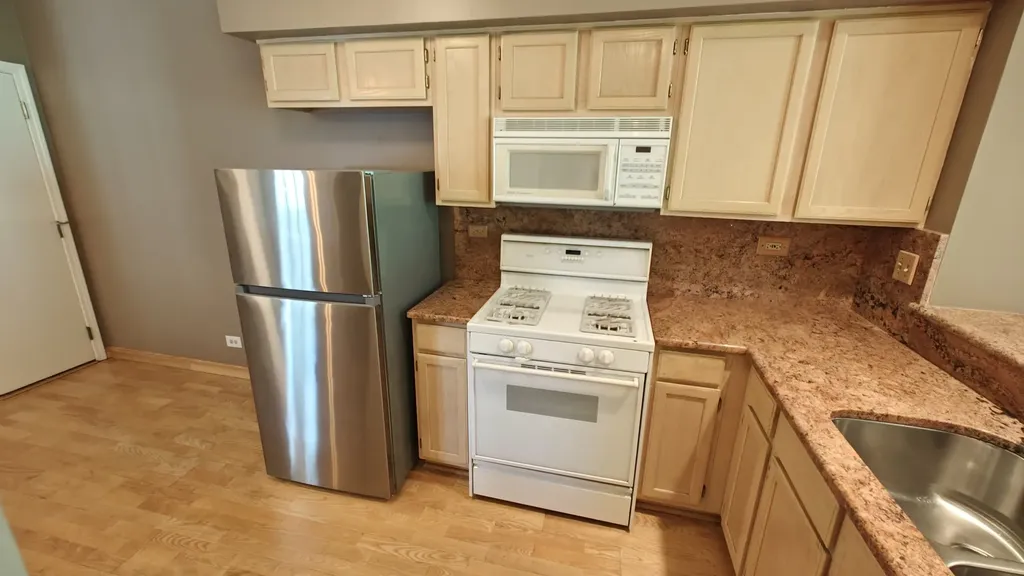 1052 Hinswood Drive Darien IL 60561