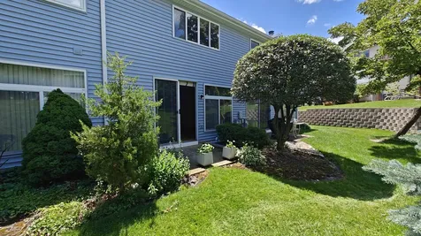1052 Hinswood Drive Darien IL 60561