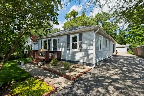 812 Lake Shore Drive Wauconda IL 60084