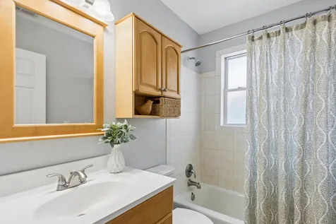 812 Lake Shore Drive Wauconda IL 60084