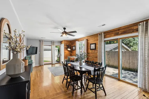 812 Lake Shore Drive Wauconda IL 60084