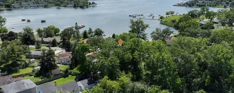 812 Lake Shore Drive Wauconda IL 60084